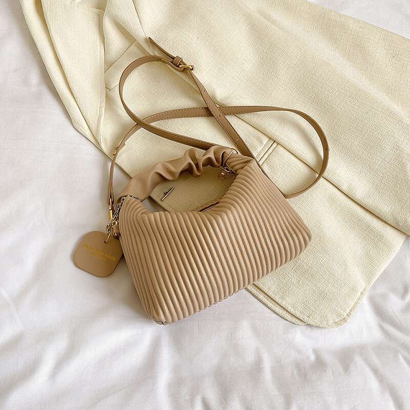 Niche Design New Texture Niche Women Summer Versatile Hand High-End Sense Foreign Style Messenger Bag