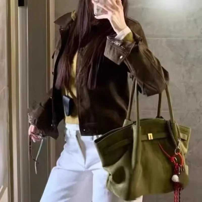 Premium Cmuter Large Capacity Handbag Wens 2025 AutumnWinter New Suede Shoder Tote1 D251017