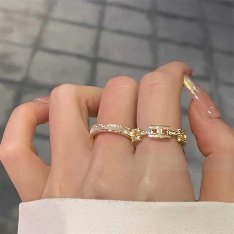 Light Luxury Celebrity Shell Letters Delicate Stacking Rings Niche Highend Fashion Rings Z251017