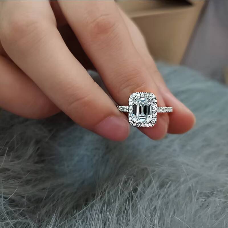 CVD HPHT Cultured Diamond Factory Customized Romantic Engagement Ring Emerald Shape Cut Lab Cultured Diamond Ring Jewelry