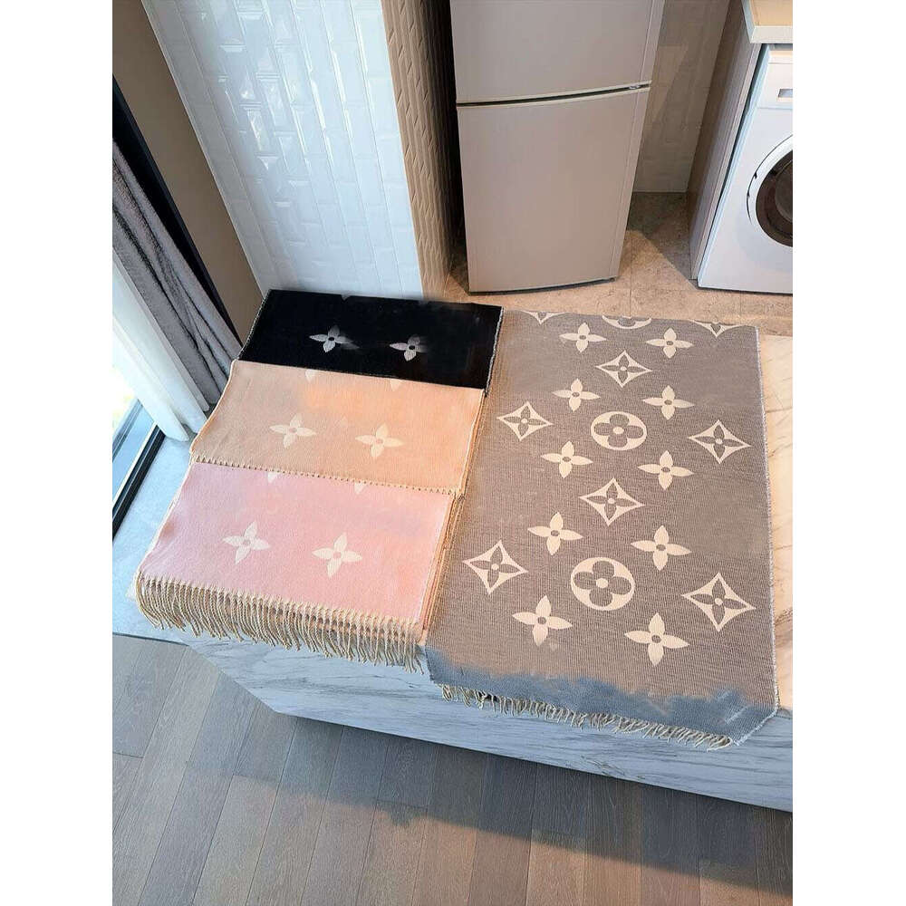 Designer scarf for men and women fashionable classic full letter printed soft cashmere scarf suitable for Christmas gifts winter warm scarf high quality with