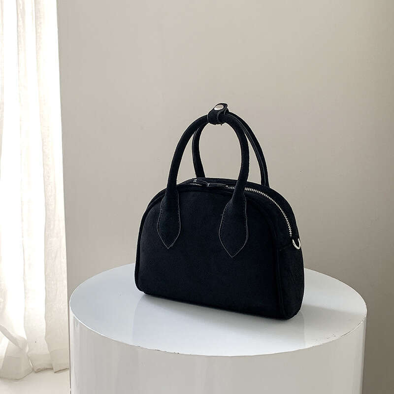 New Korean Version Cute Versatile Matte Handbag For Women Large Capacity Casual Shoulder Crossbody Bowling Bag B5