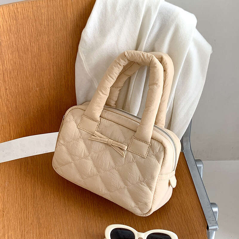 New Korean Version Niche Design Handbag For Women With High-End Feel, Bowknot, Quilted Pattern, Casual Cloud Cotton Bag B5