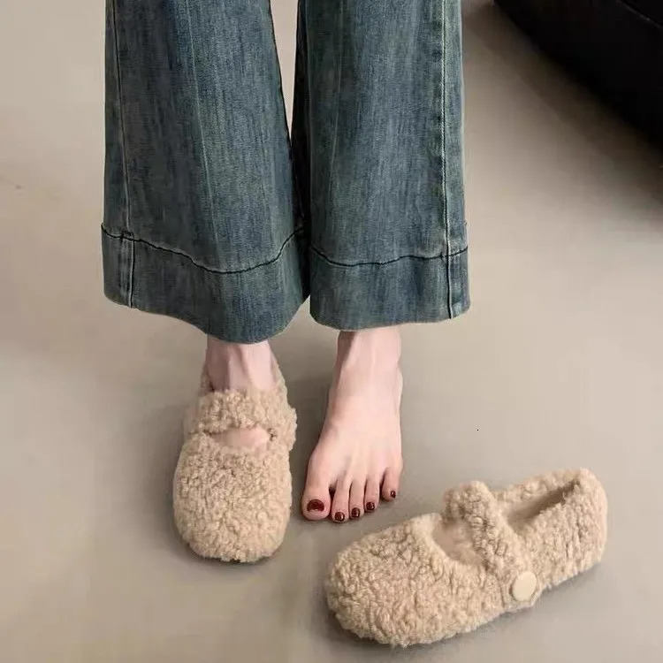 Leisure Mary Jane Shoes for Women Warm Plush Buckle Strap Flat Low Heels Round Toe Shoes for Women Solid Fur Women Pumps 251013