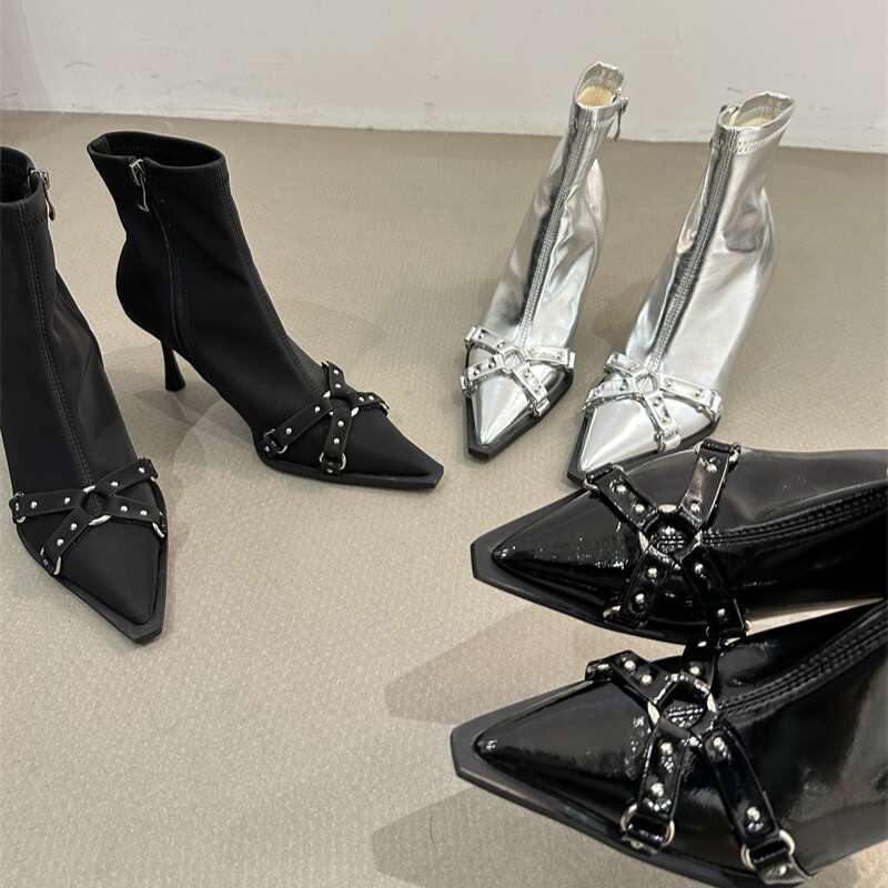 2025 New Show Pointed Toe Heavy Metal Rivet Black Belt Buckle Stiletto High Heel Motorcycle Designer Shoe Fashion Boots
