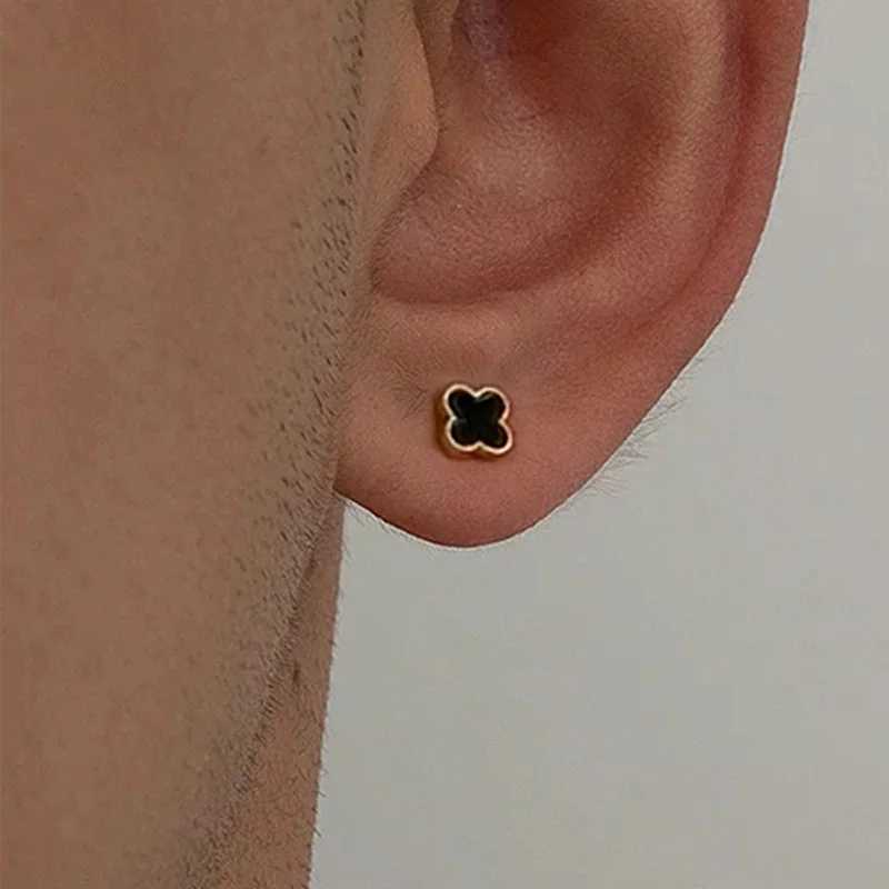 1Pc New In Fashion Clover Titanium Steel Stud Piercing Hoop Earrings For Women Men Circle Pendient Jewelry Gold Silver Color Y251018