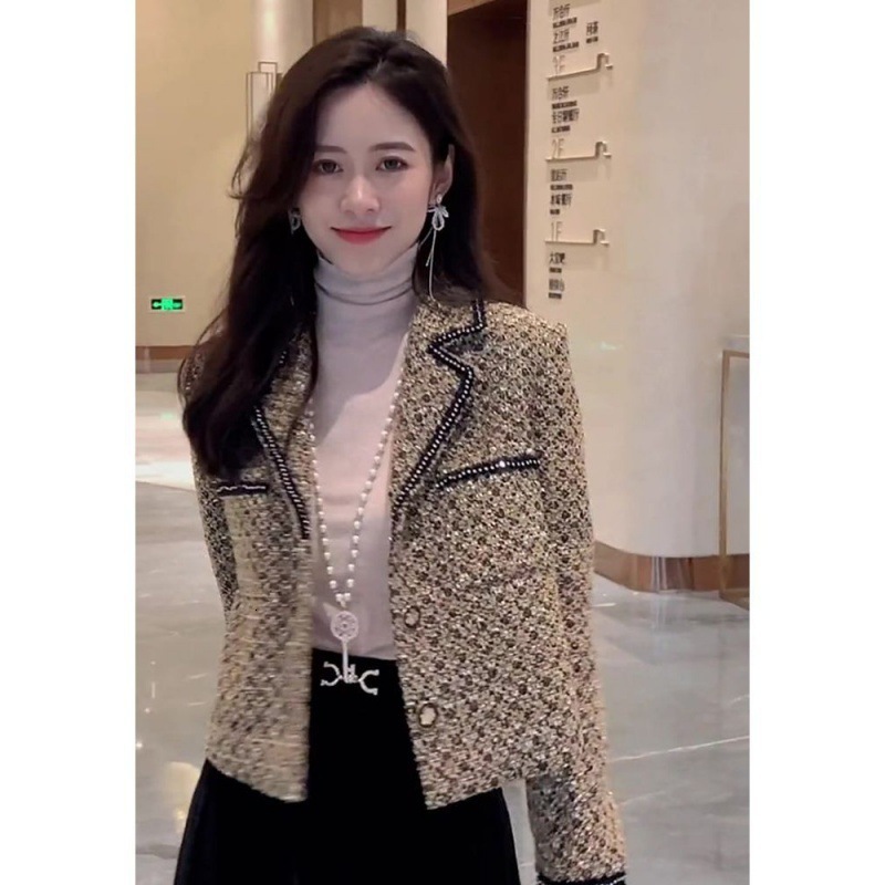 2025 Autumn/Winter New Designer Luxury design Top European Short Top Luxury Hot Selling Social Elegant Versatile Small Top