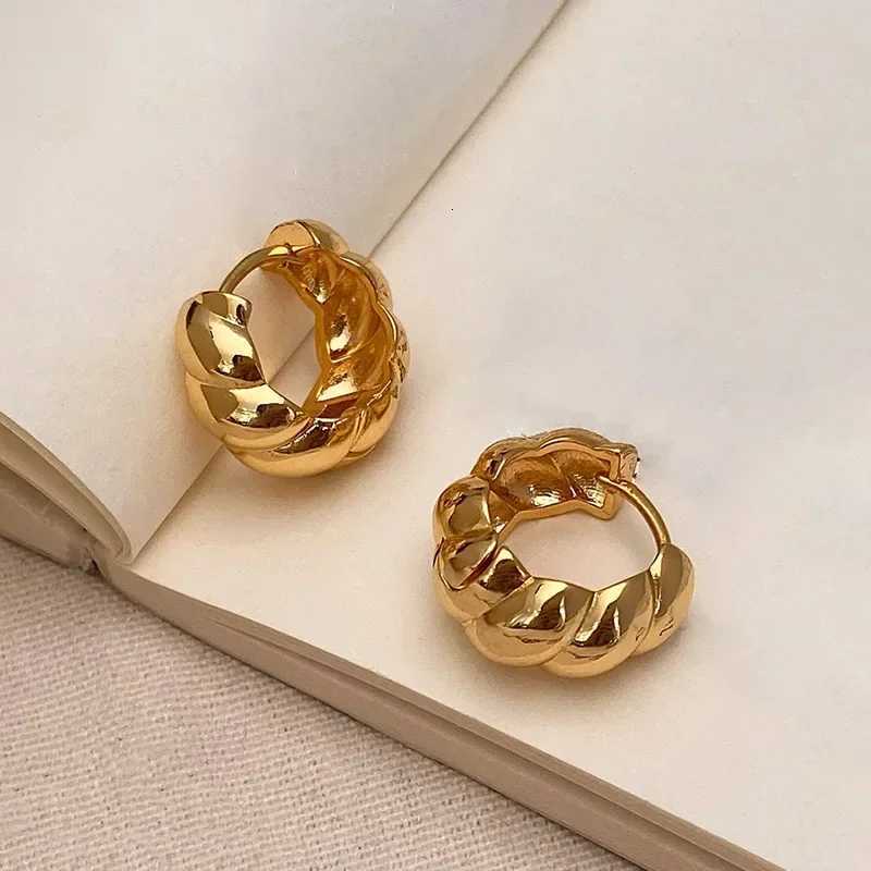 Real 925 Sterling Silver Distorted Croissant Hoop Earrings for Women Minimalist Trendy Fine Jewelry Round Geometric Accessories Y251018