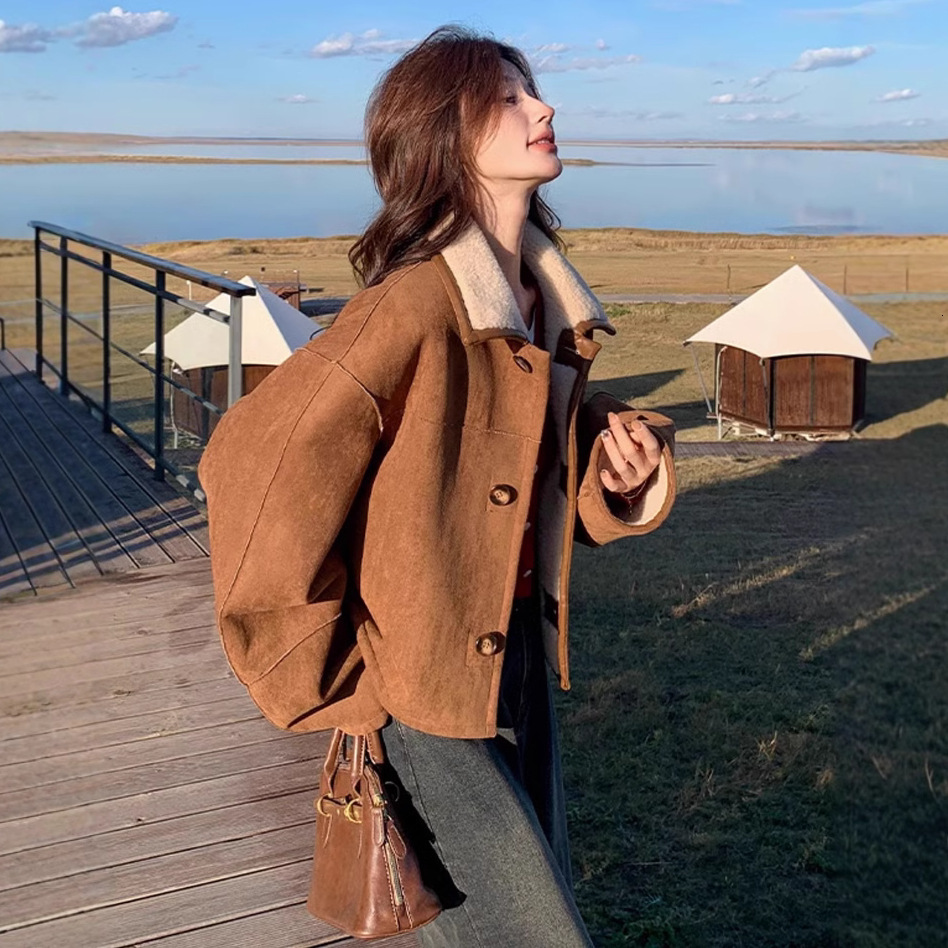 2025 Autumn/Winter Luxury New Top Designer Jacket Women's Reversible Suede Leather design Top Petite Winter Wool Lining Thick Wool Coat