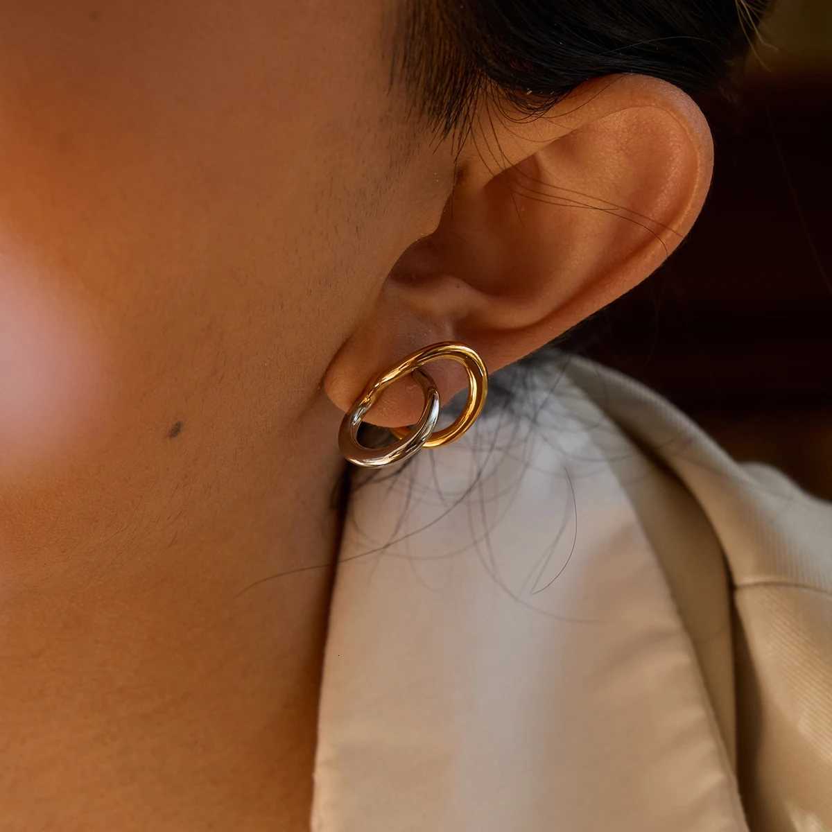 Uworld Metal Irregular Lines Stud Earring Stainless Steel Anti Allergy Ear Jewelry Two Color Geometry Creative Earrings Y251018