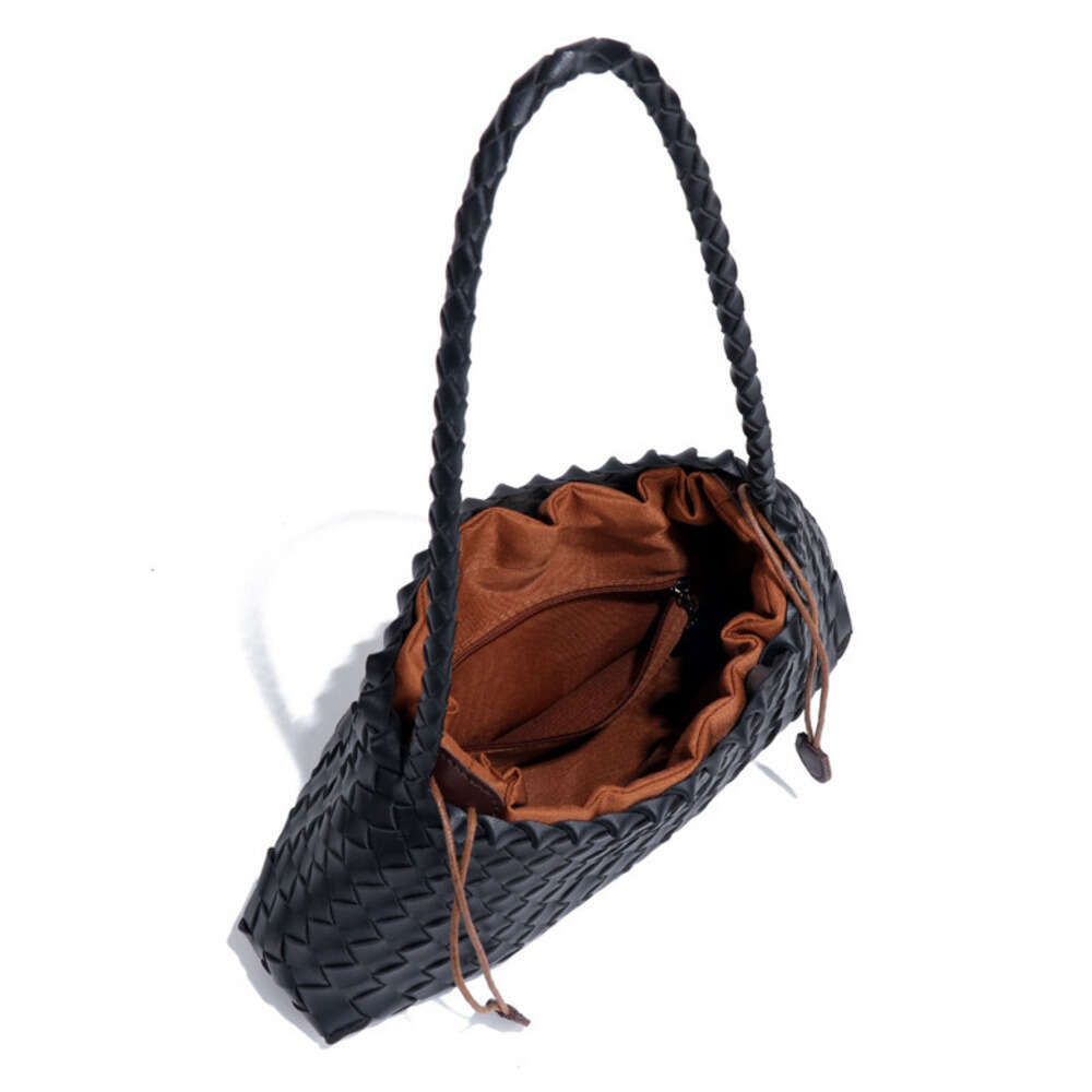 2025 Summer New Niche Versatile Handwoven for Women, French Simple Vacation Style Single Shoulder Underarm Bag
