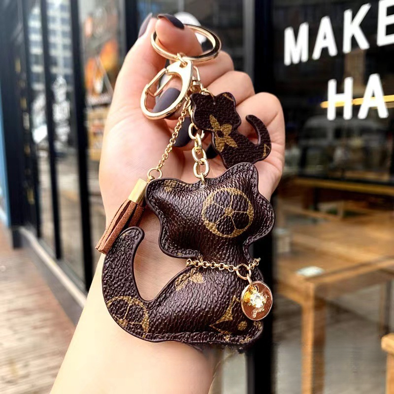 Bag charms Designer Luxury charm PU Leather for women Men Creative Cat Keychain Love pendant Personalized Bear Car Bag Pendant Couple Style