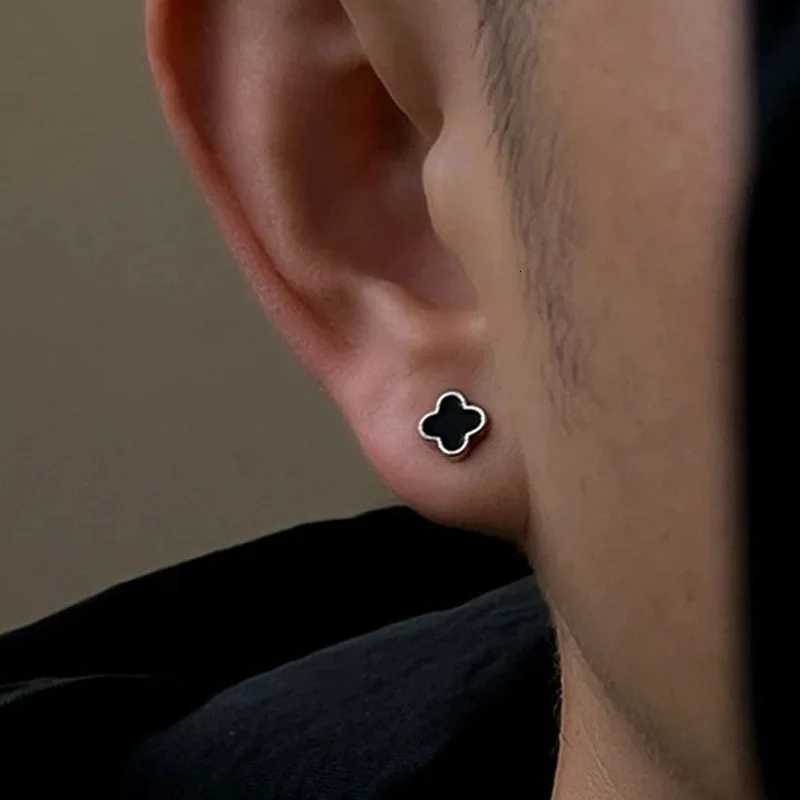 1Pc New In Fashion Clover Titanium Steel Stud Piercing Hoop Earrings For Women Men Circle Pendient Jewelry Gold Silver Color Y251018