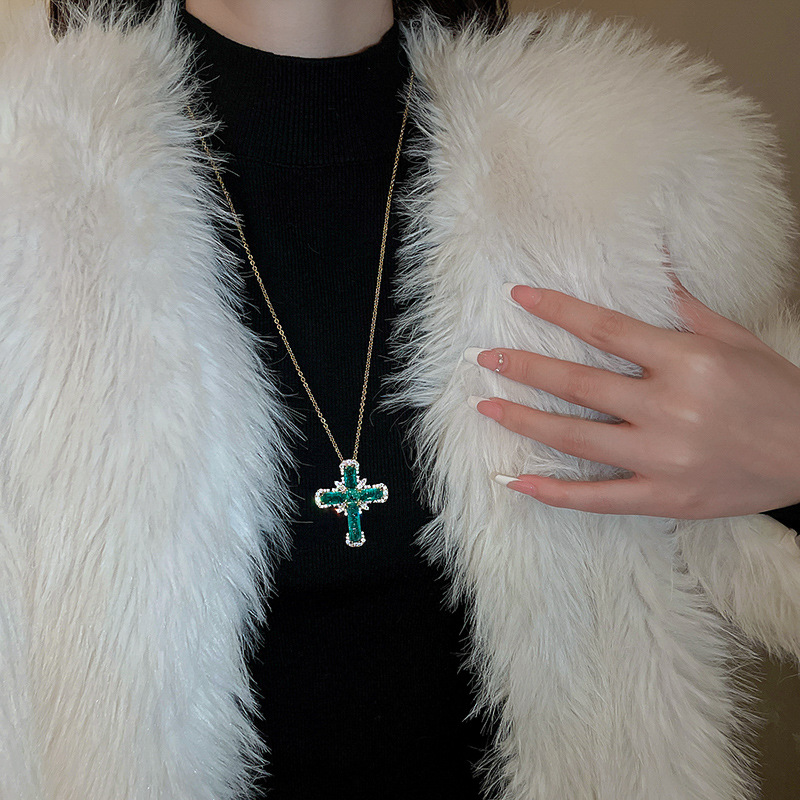 New Green Pendant Necklace Personality Temperament Collarbone Niche Fashion Design Sweater Chain Jewelry - view 3