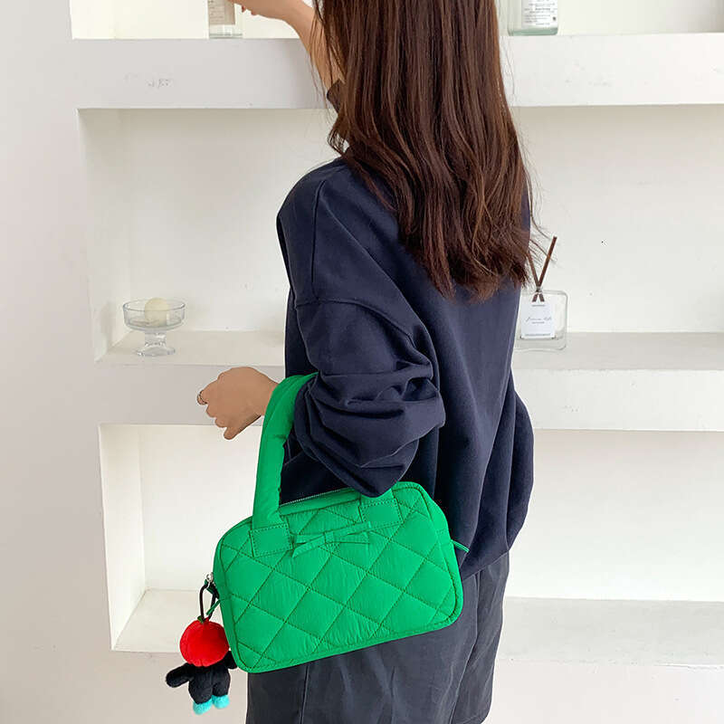 New Korean Version Niche Design Handbag For Women With High-End Feel, Bowknot, Quilted Pattern, Casual Cloud Cotton Bag B5