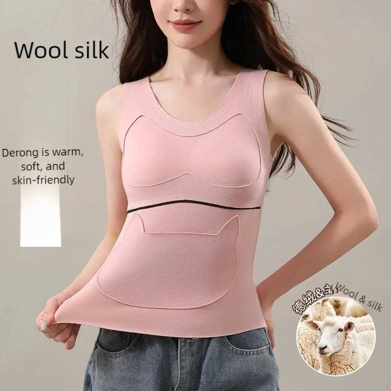 Womens thermal vests fixed coasters bras thermal underwear and base underwear can be worn outside in autumn and winter T251018
