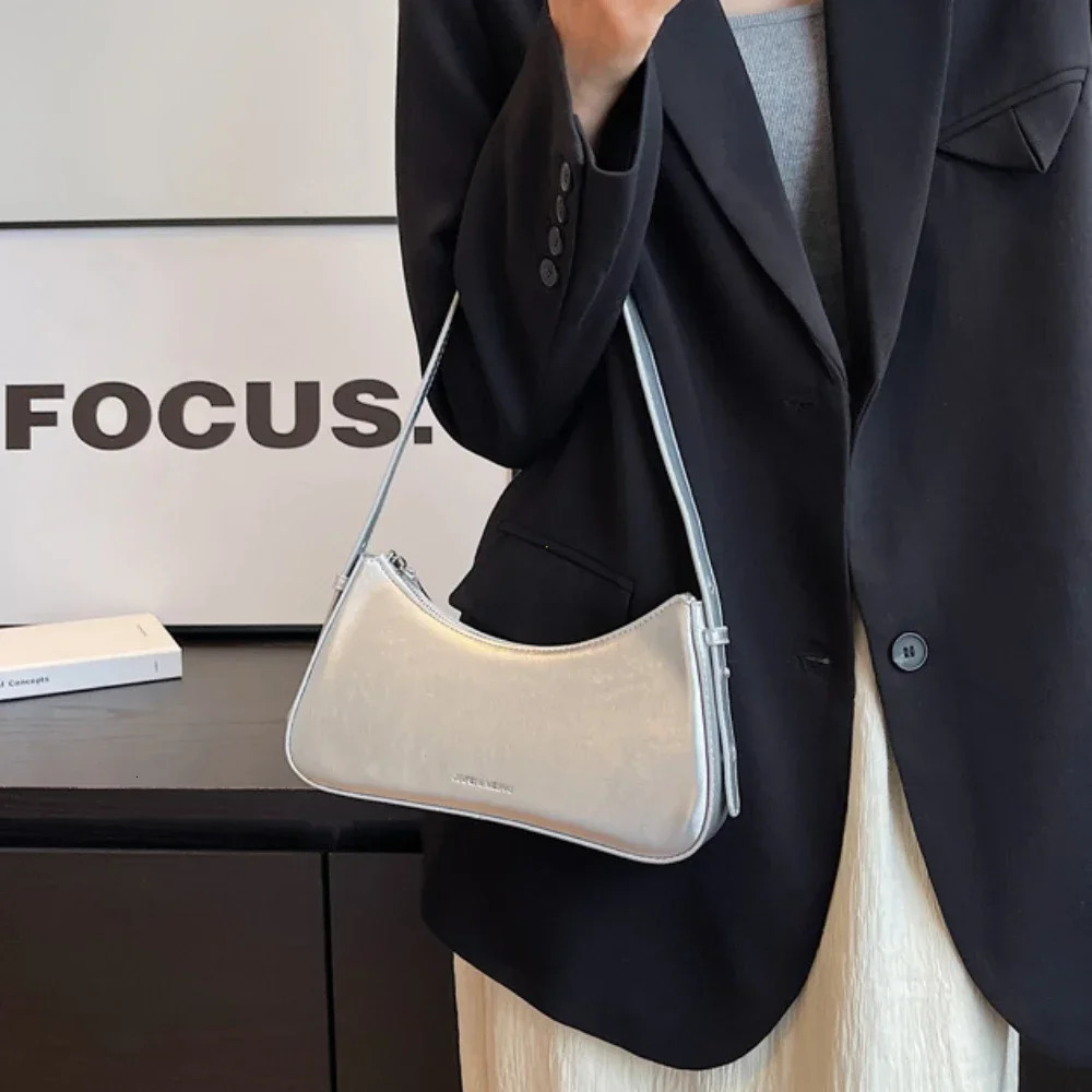 Small Cute Underarm Shoulder Bags for Women 2025 Trend Design Leather Handbags and Purses Y2K Silver Red Hand Bag Women Bag R251018