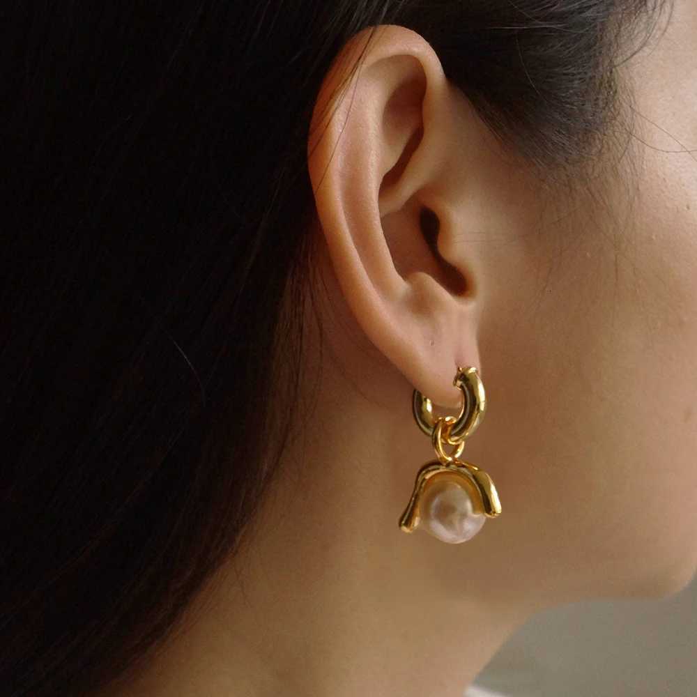 Exquisite round pearl pendant womens earrings stainless steel earrings statement jewelry gift Y251018