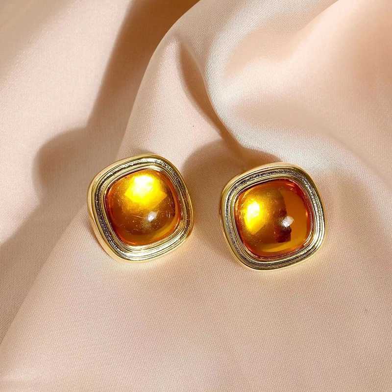 Amber Coffee Autumn Winter Earrings for Women 2024 New Retro stud Earrings jewelry and accessories Y251018