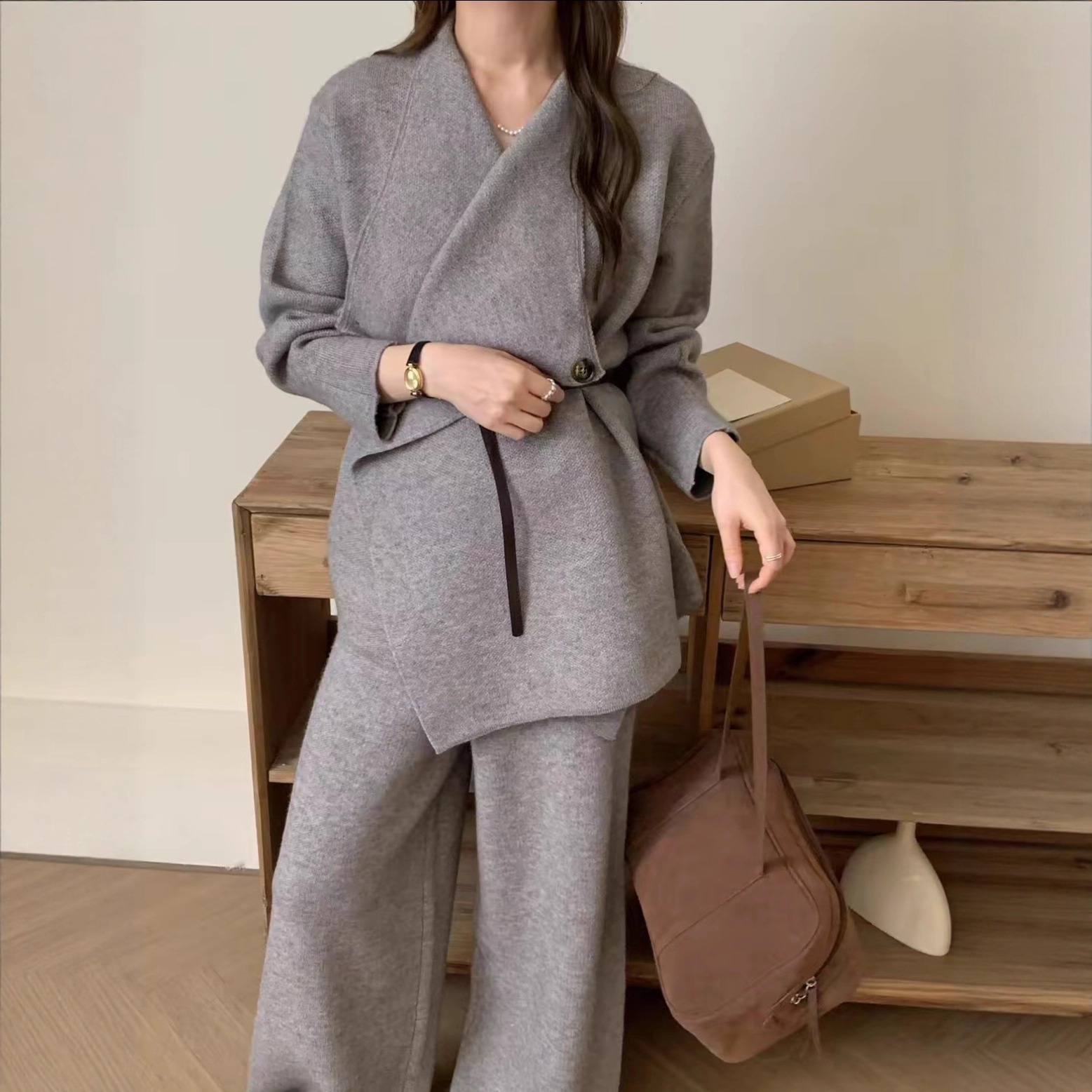 design 2025 Autumn/Winter New Top Lazy Women's High end Knitted Set Big Collar Sweater Jacket Luxury Wide Designer Jacket Long Pants Two piece Se