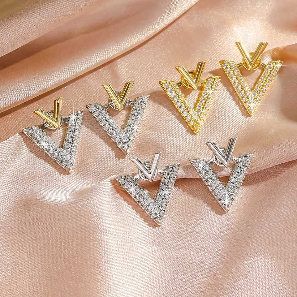 ULIZ Korea New Design Fashion Jewelry Gold Plated Luxury Zircon Letter V Earrings Elegant Womens Evening Party Accessories Y251018