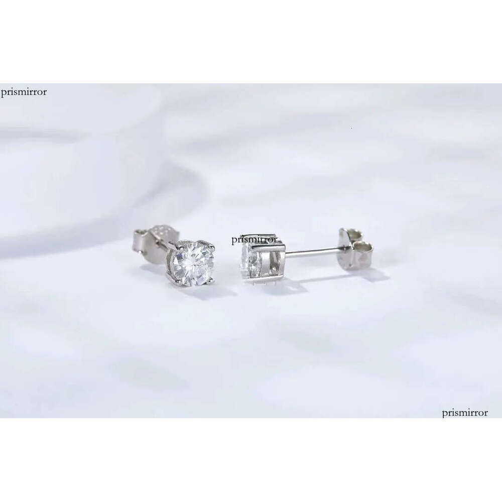 Minimalist Studs Sier Moissanite Earring