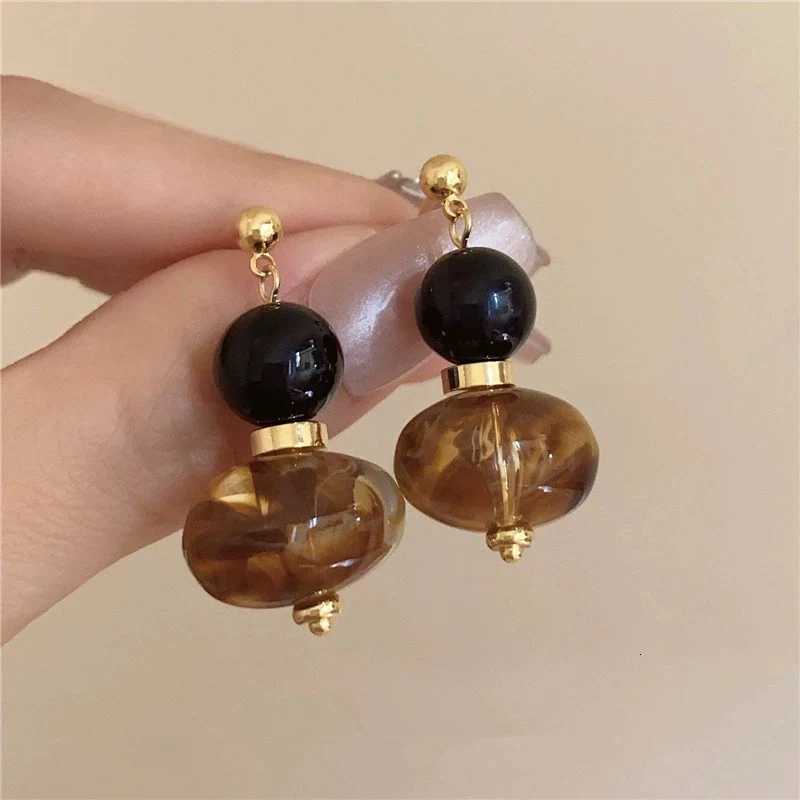French Elegant Vintage Brown Color Unique Design Womens Earrings Suitable for Autumn Winter Fashion Accessory Y251018