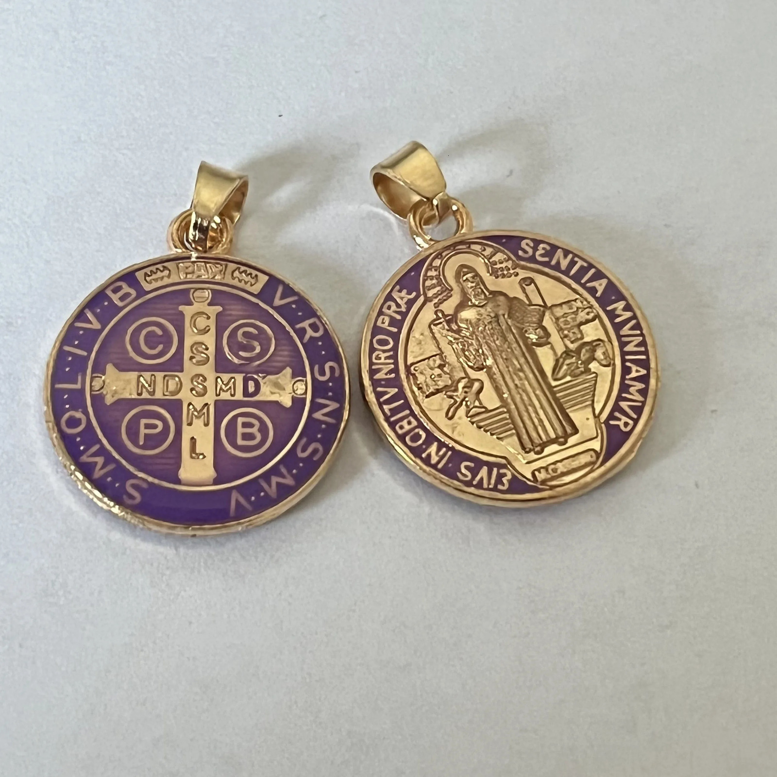 30 Pieces Religious Multicolor Saint Benedict Medal Catholic Gold Plated SB Coin San Benito Gift 251008