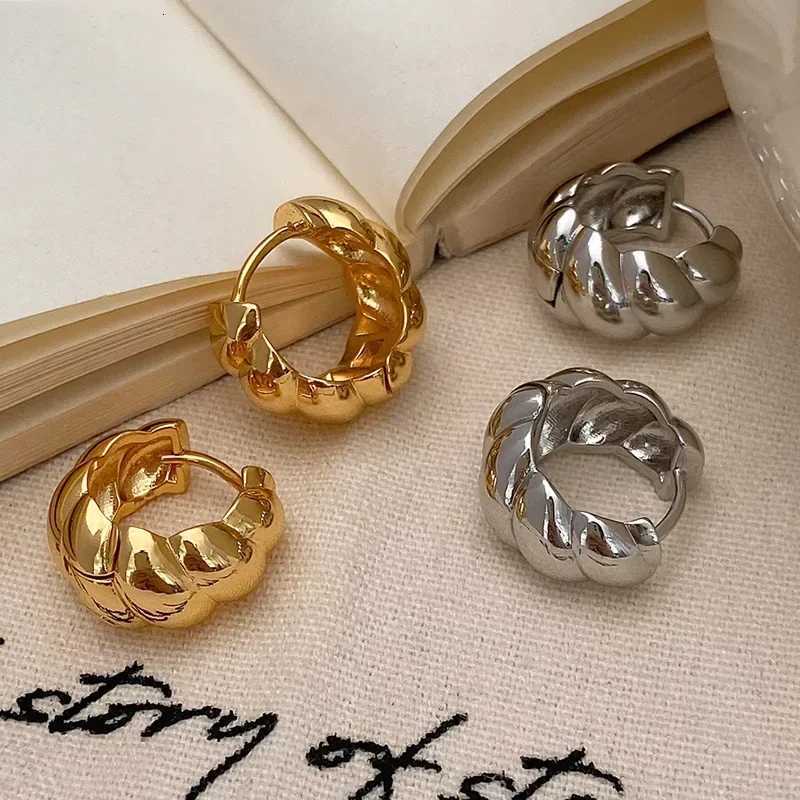 Real 925 Sterling Silver Distorted Croissant Hoop Earrings for Women Minimalist Trendy Fine Jewelry Round Geometric Accessories Y251018