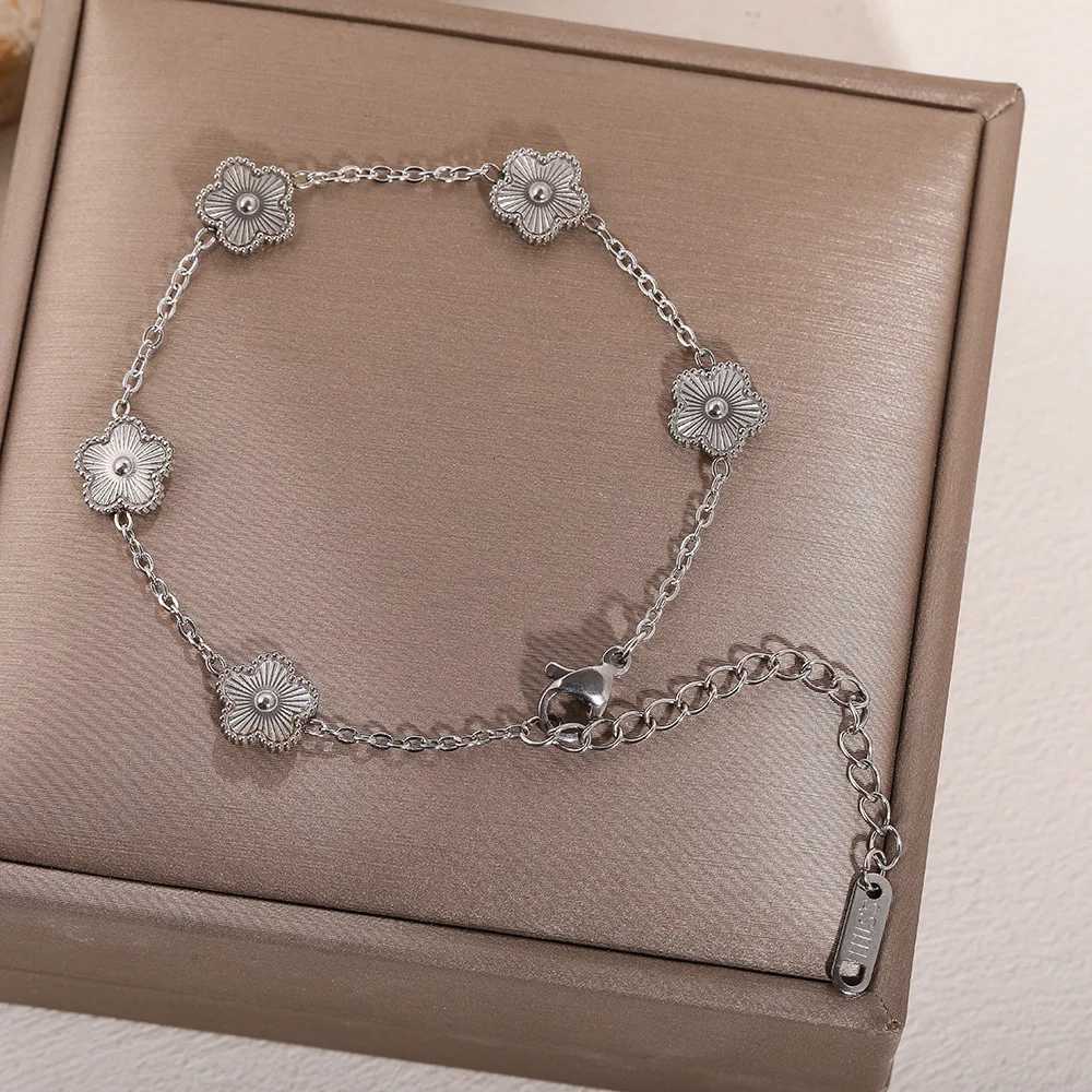 Fashion Flower Stainless Steel Bracelets For Women Trendy Gold Color Metal Bracelet Party Birthday Daily Cute Romantic JewelryXJ251018