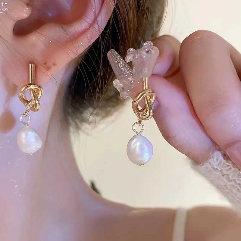 Vintage Irregular Imitation Pearl Dangle Earrings Golden Hollow Twist Knot Metal Drop Earrings Women Party Statement Jewelry Y251018