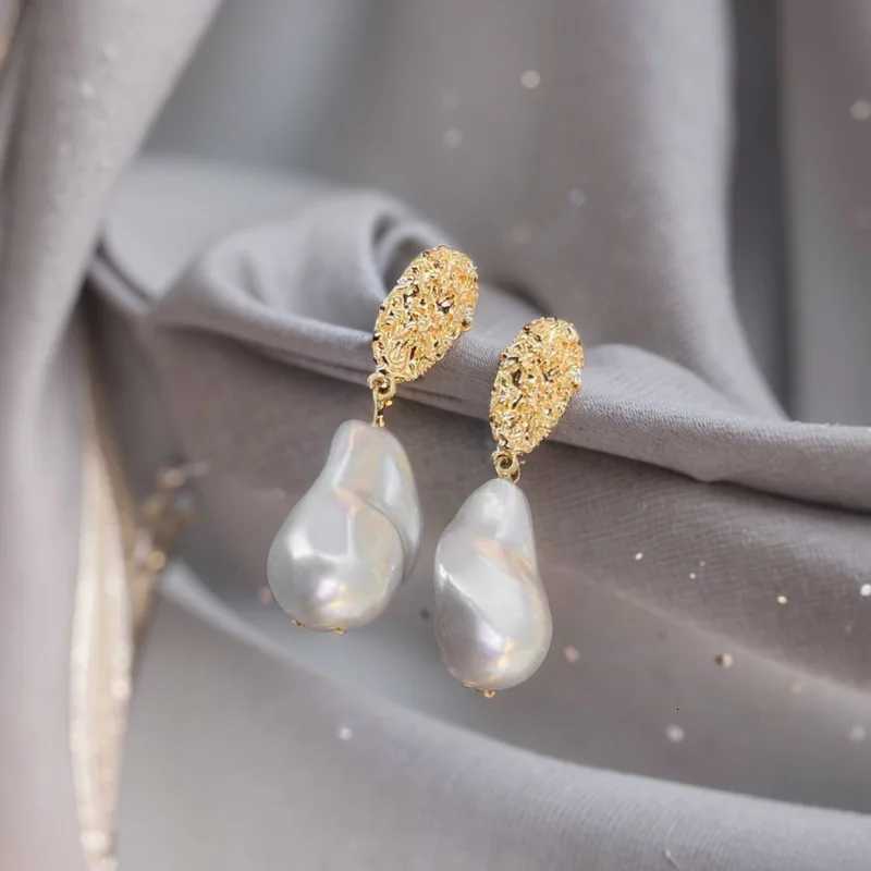 Irregular Water Droplet Imitation Pearl Dangle Earrings for Women Geometry Oval Metal Sheet Drop Earrings Party Retro Jewelry Y251018