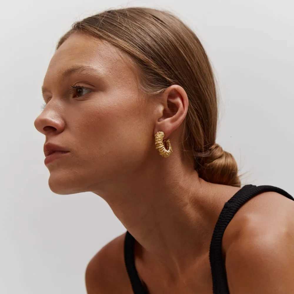 Stainless Steel Hoop Earrings Striped Pleated Texture 18K Gold PVD Plated C Shape Earrings Charm Fashion Wedding Party Jewelry Y251018