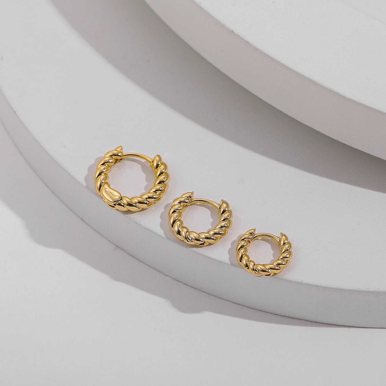 New Trendy Twisted Small Hoop Earrings for Wen Fashion Gold Color Metal Circle Tiny Hoops Huggie Ear Buckle Jewelry 2023 X251018