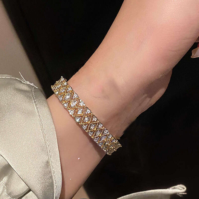 Jewellery High Quality Oil Drop Flower Adjustable Palace Style Light Luxury Bracelet for Special Occasions Gift Textured Elegant Accessory