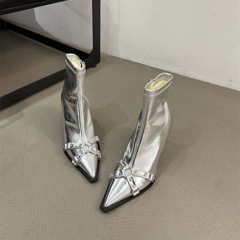 2025 New Show Pointed Toe Heavy Metal Rivet Black Belt Buckle Stiletto High Heel Motorcycle Designer Shoe Fashion Boots
