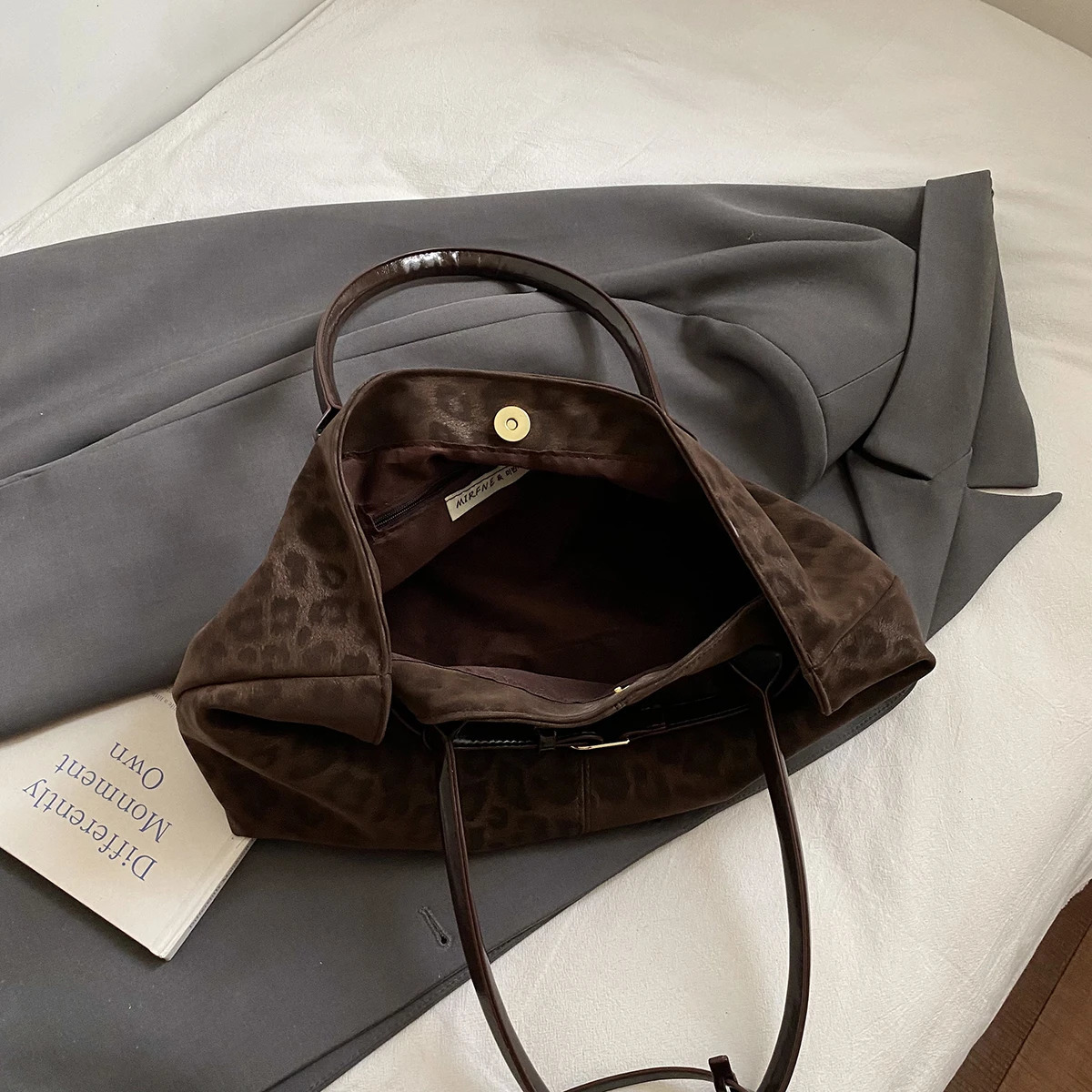 Fashionable Leopard PU Leather Shoulder Bags for Women 2025 Designer Trend Tote Bag Females Short Handle Handbags R251018