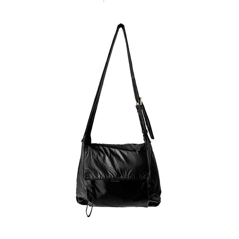 Korean Version Niche Simple Single Shoulder For College Students, Flip Cover Commuter Bag, Large Capacity Lightweight Casual Crossbody Bag B5