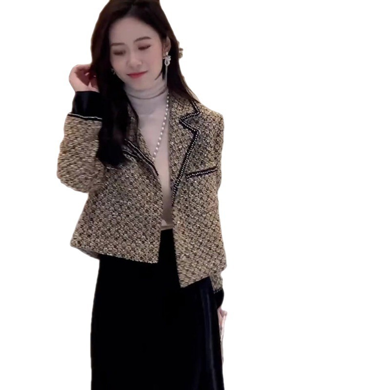 2025 Autumn/Winter New Designer Luxury design Top European Short Top Luxury Hot Selling Social Elegant Versatile Small Top