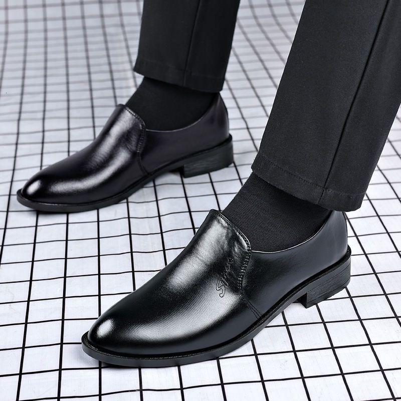 Business Formal Slip-On Leather Shoes Mens Casual Moccasins Black Wedding Shoes Dress Fashion Oxford Shoes Pointed Office Shoes 240918
