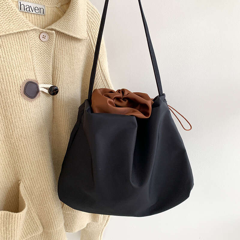 Commuting Nylon Cloud Large Capacity New Korean Versatile Pleated Underarm Lightweight Shoulder Bag B5