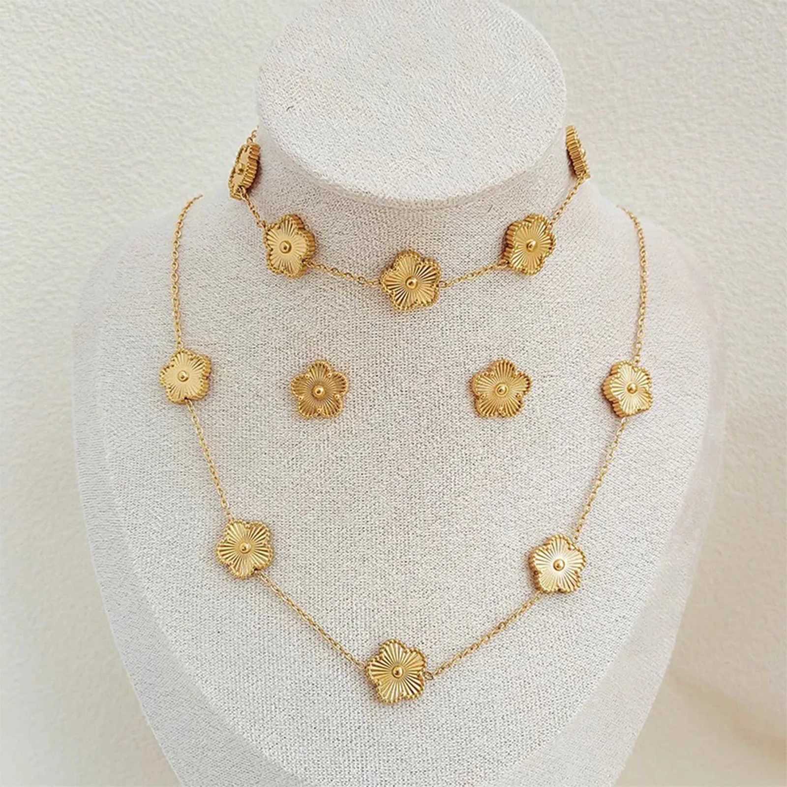 Simple 316L Stainless Steel Flower Five Leaf Necklace Bracelet Earrings 18K Gold Plated Jewelry Set For Women Girl Gift CloverXJ251018