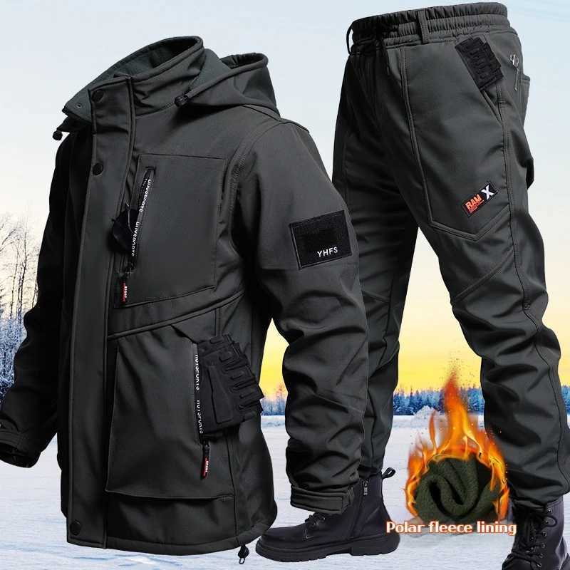 Luxury Training Suit Men Mens Sports Suits Tracksuit Sports Suit Man Clothes Waterproof Windproof and Warm Assault Suit W251018