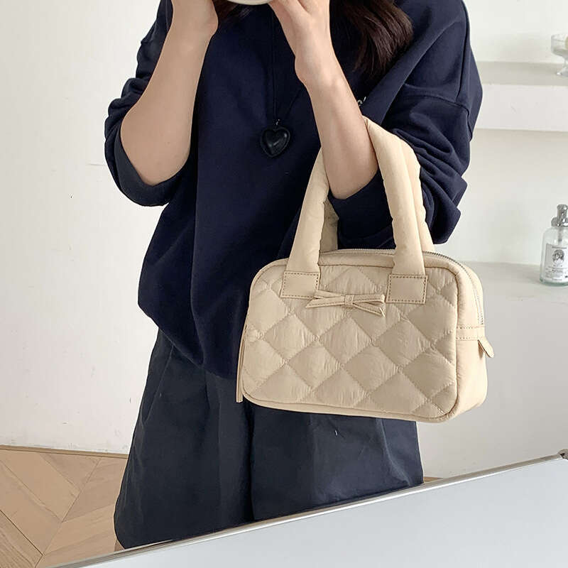 New Korean Version Niche Design Handbag For Women With High-End Feel, Bowknot, Quilted Pattern, Casual Cloud Cotton Bag B5