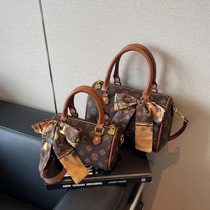 Free shipping Designer Shoulder Bags Versatile highquality printed fashionable large capacity pillow bag 2025 new shoulder bag diagonal cross bag