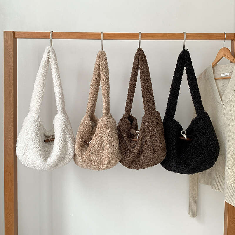 Winter Plush Korean Version New Versatile Soft Large Capacity Niche Design Lamb Wool Shoulder Bag For Women B5
