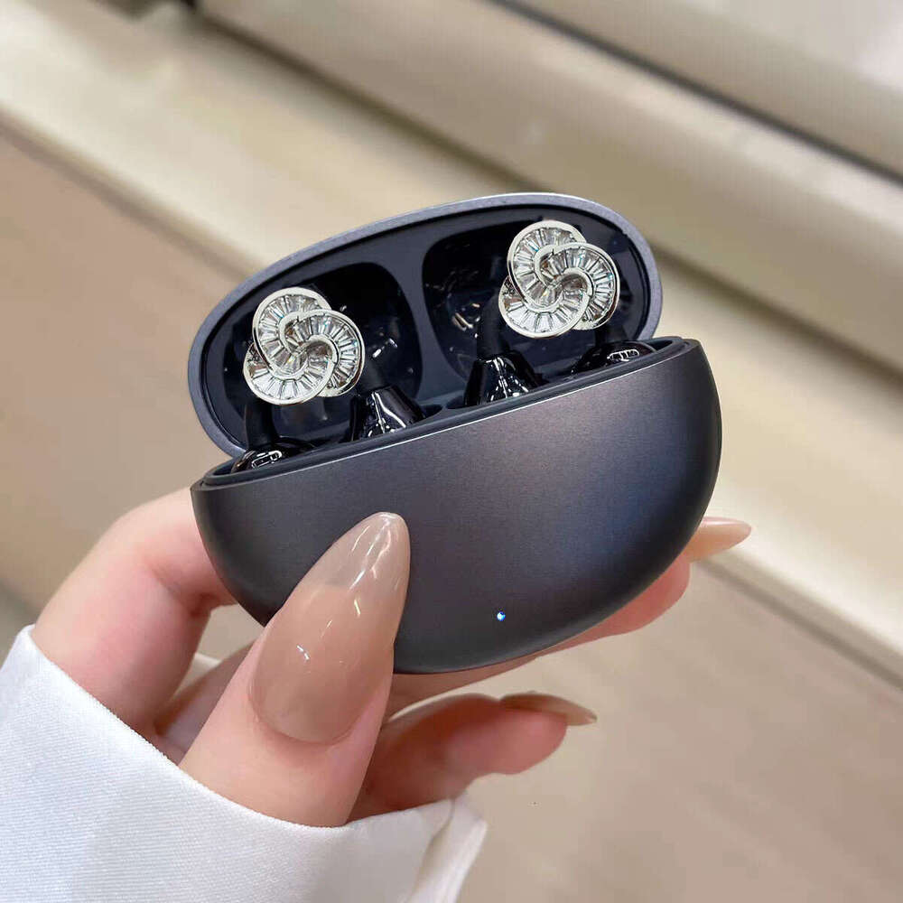 Light High-Value Sparkling Interlocking Ear Clip with Zircon Inlay, Delicate Ins Trend Earrings for Girls