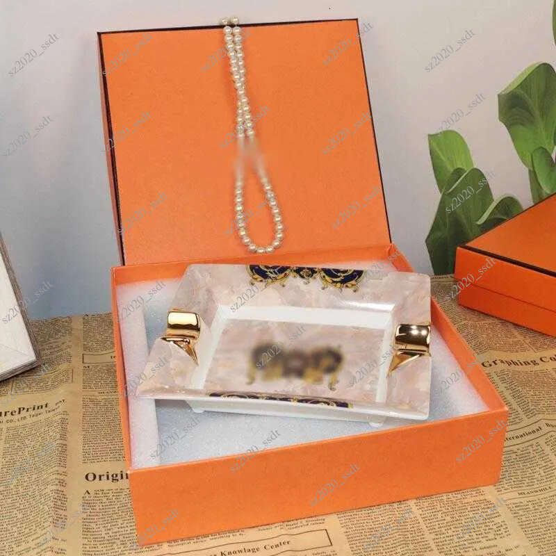 Bone China Platinum Ashtray with a premium feel, European style home, living room, office, vintage cigar holder, high-end gift