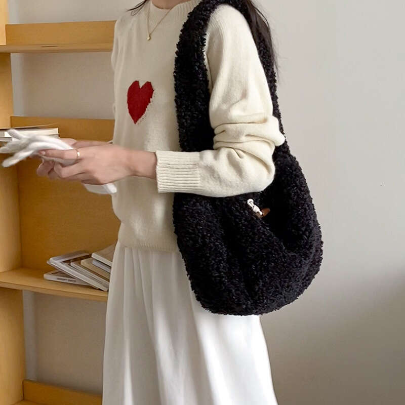 Winter Plush Korean Version New Versatile Soft Large Capacity Niche Design Lamb Wool Shoulder Bag For Women B5