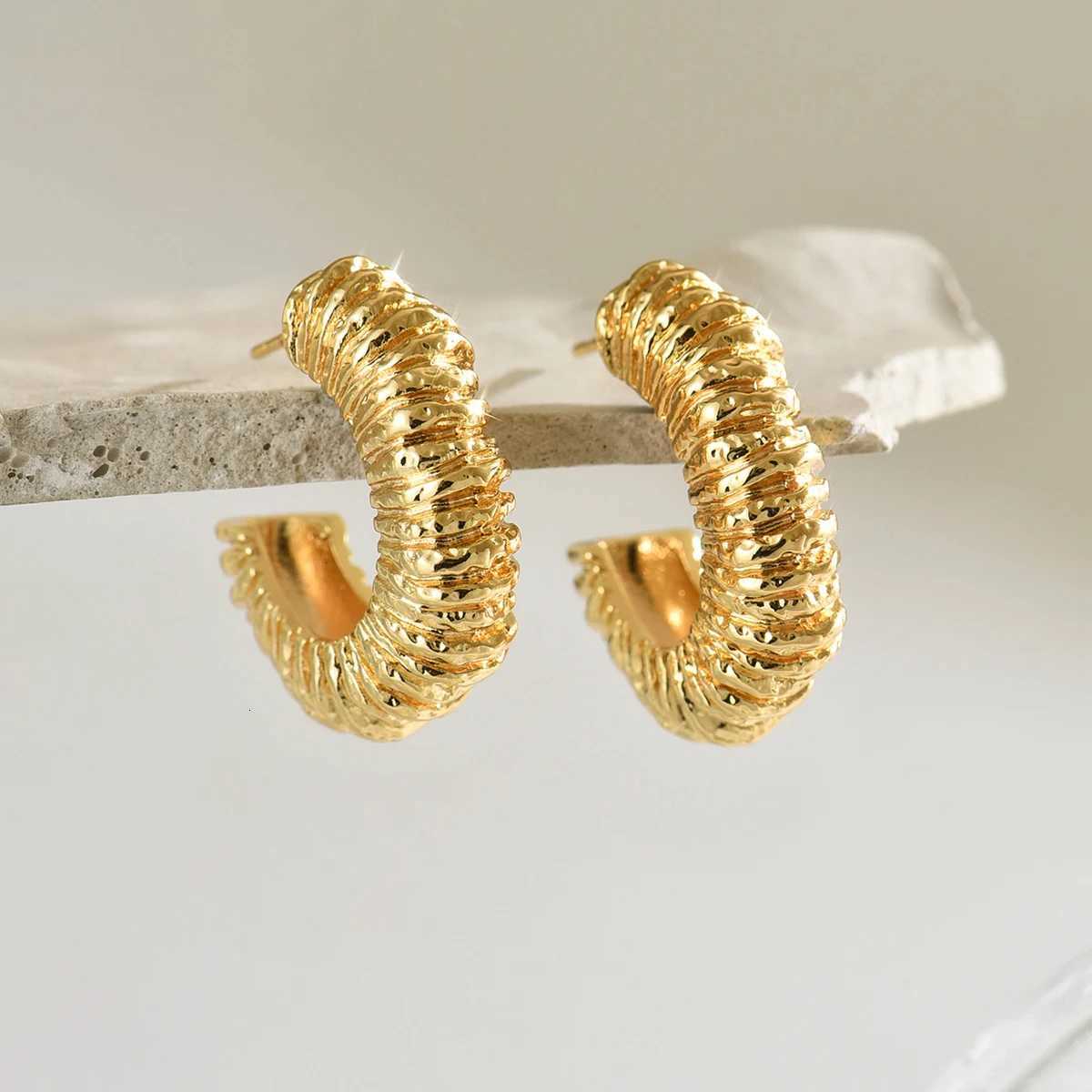 Stainless Steel Hoop Earrings Striped Pleated Texture 18K Gold PVD Plated C Shape Earrings Charm Fashion Wedding Party Jewelry Y251018